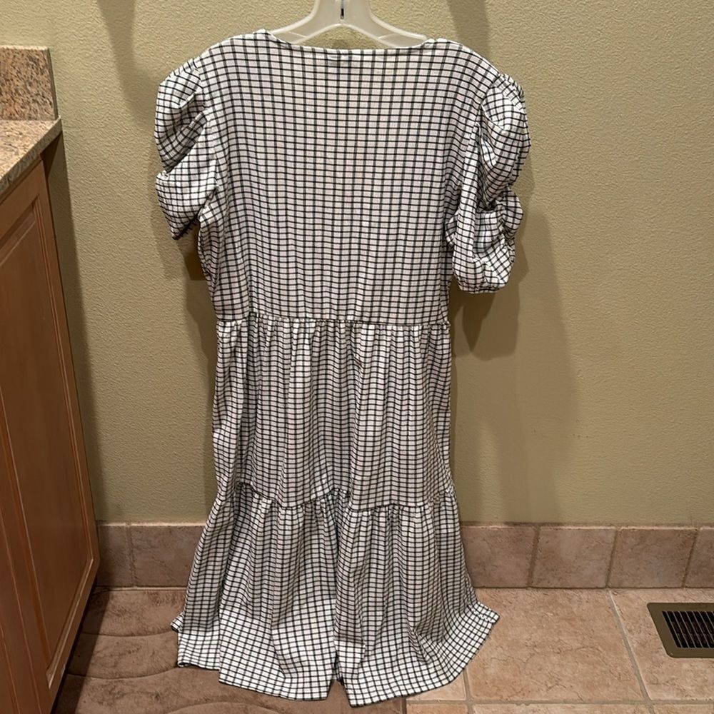 Vero Moda woman's black and white striped dress - Picture 8 of 8